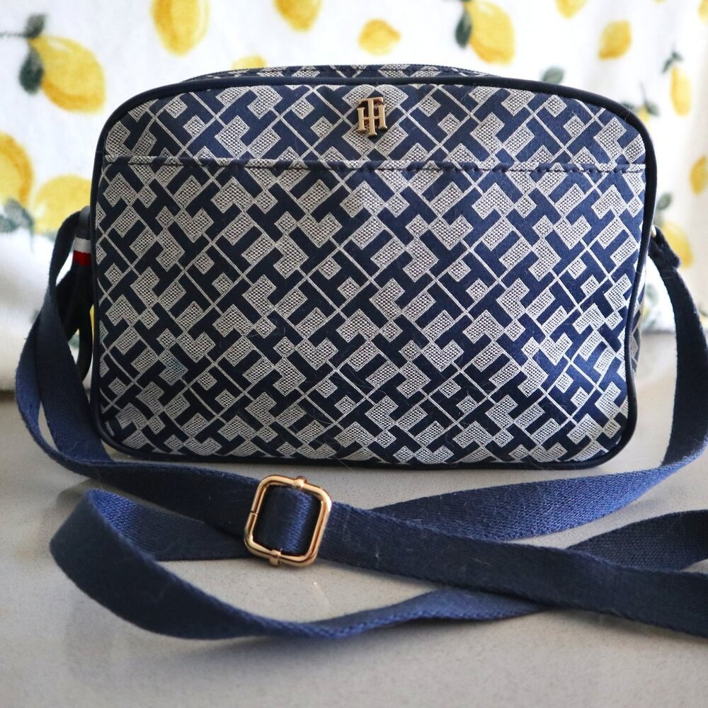⛔️ SOLD - Tommy Hilfiger Crossbody Fabric Bag